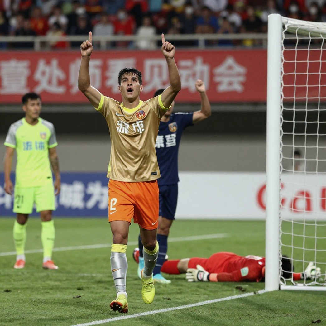 Phí ký kết tự do và lỗ hổng dữ liệu của kỳ chuyển nhượng V.League