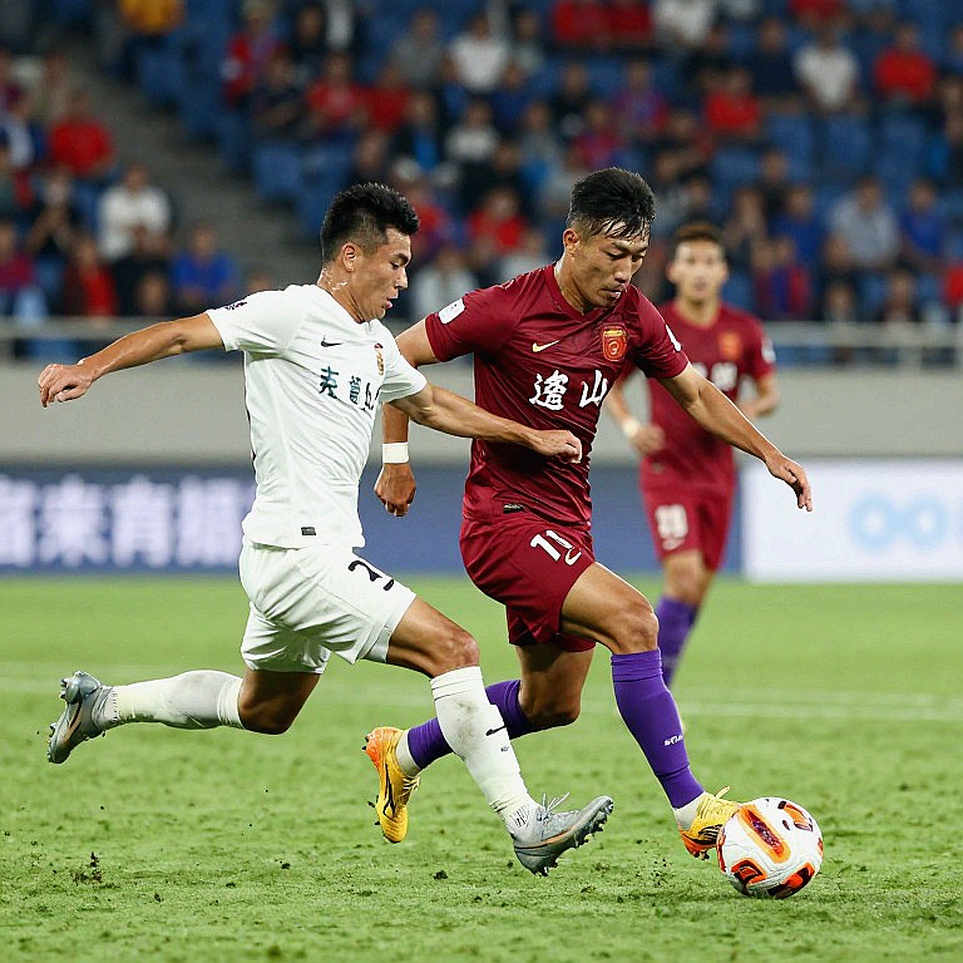 Việt Nam 4-2 Pakistan: Ngôi Sao Mọc Lên Từ Ghế Dự Bị và Những Vết Nứt Chưa Hàn Gắn