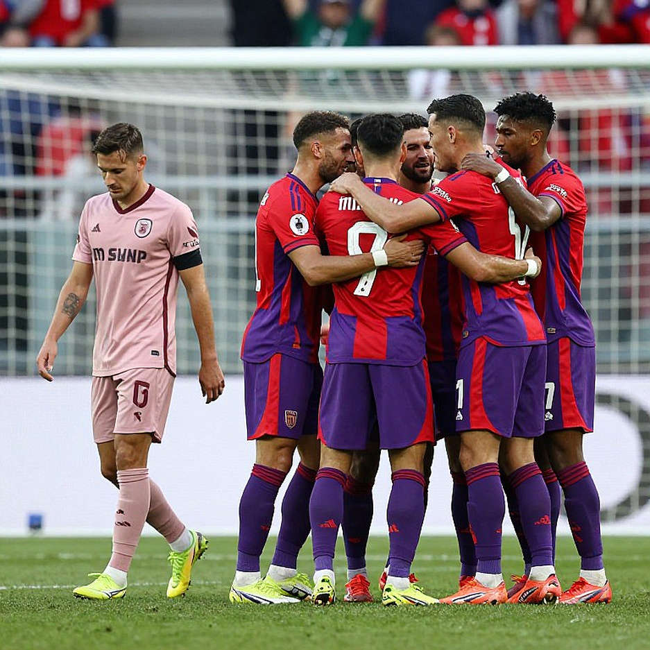 Aleksandr Golovin rời Monaco: Bước ngoặt của một nhà thơ sân cỏ Aleksandr Golovin rời Monaco: Bước ngoặt của một nhà thơ sân cỏ