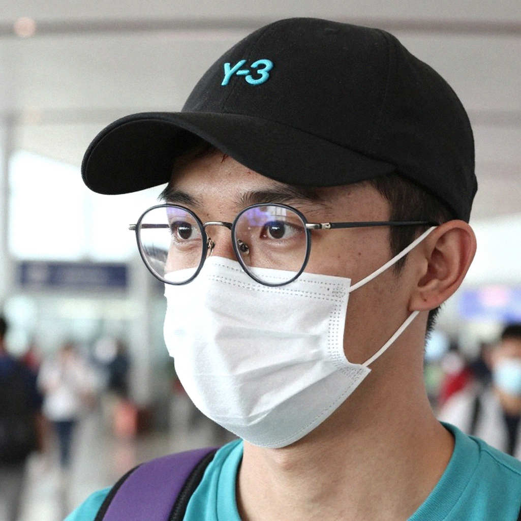 Kỳ chuyển nhượng không thiếu tin — nó thiếu người dám nói "tôi không biết"