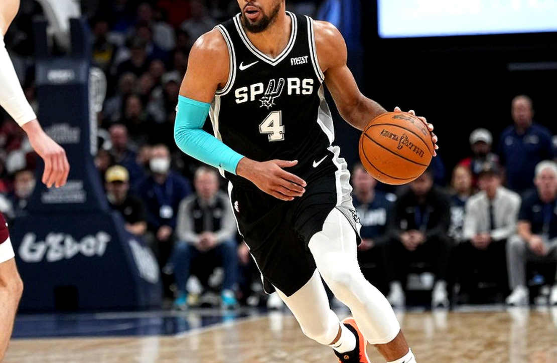Tony Parker ra mắt và thua ngay: Gã khổng lồ ngủ quên giữa đất nện Roland Garros