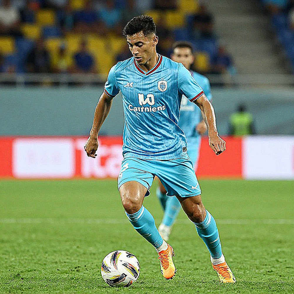 V.League trở lại: Nỗi đau và niềm kiêu hãnh của những kẻ gục ngã