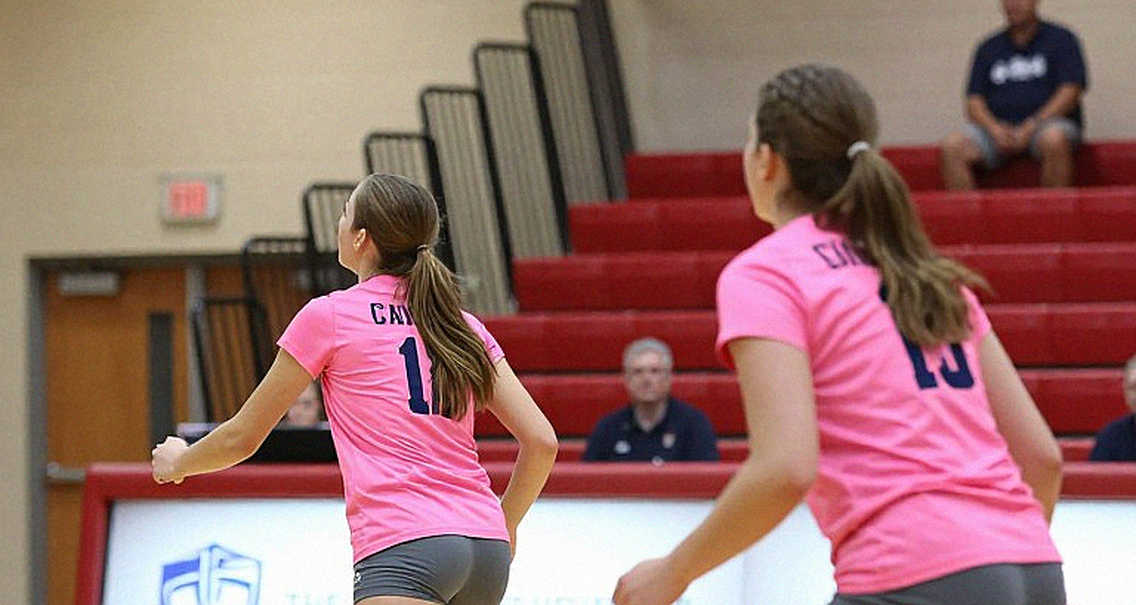 Nebraska thắng trắng Creighton 3-0: Kỷ lục 15.405 khán giả và tỷ lệ đập bóng âm của hàng công đội khách
