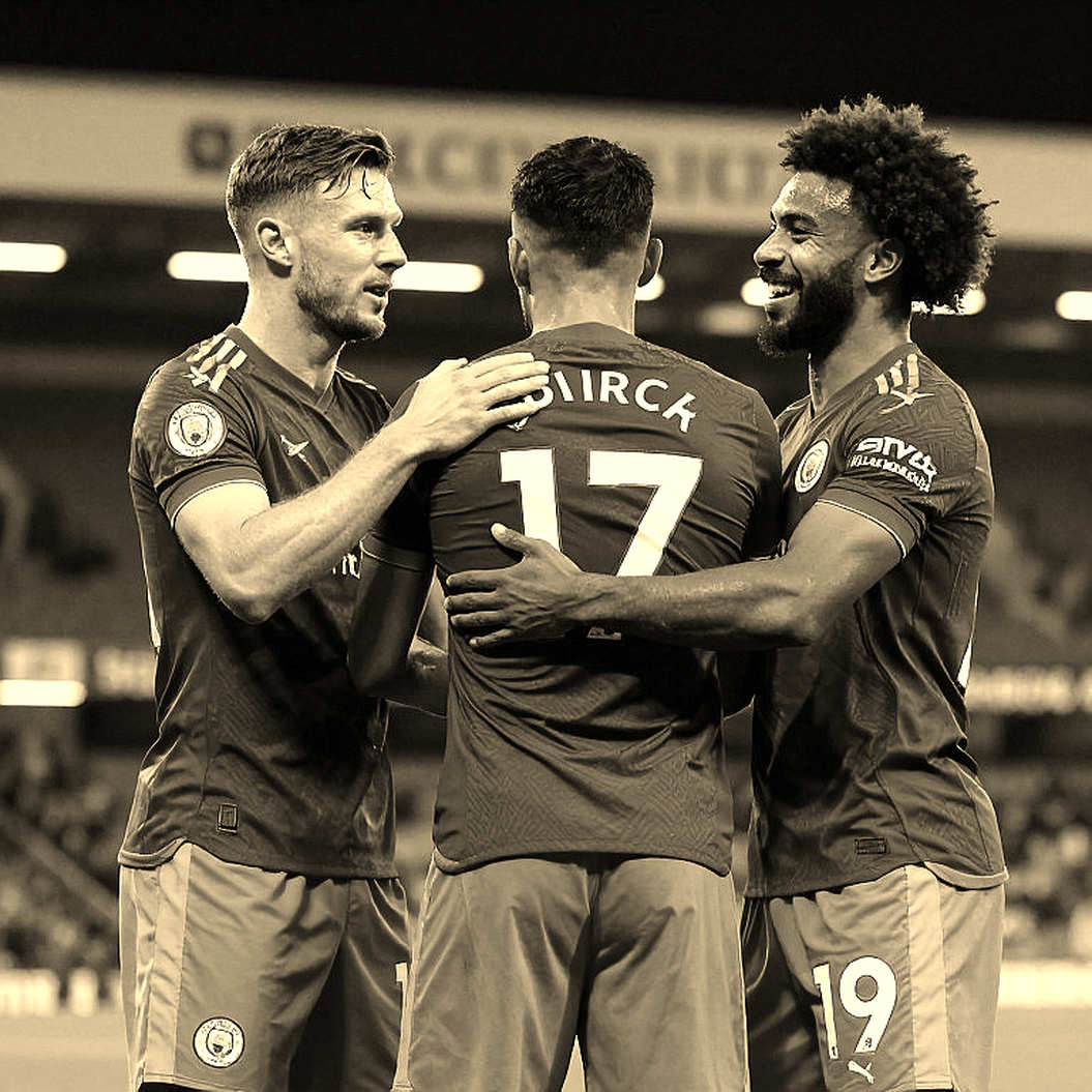 Van Gaal chỉ trích Champions League mở rộng: đọc dòng tiền sau tiếng nói giận dữ
