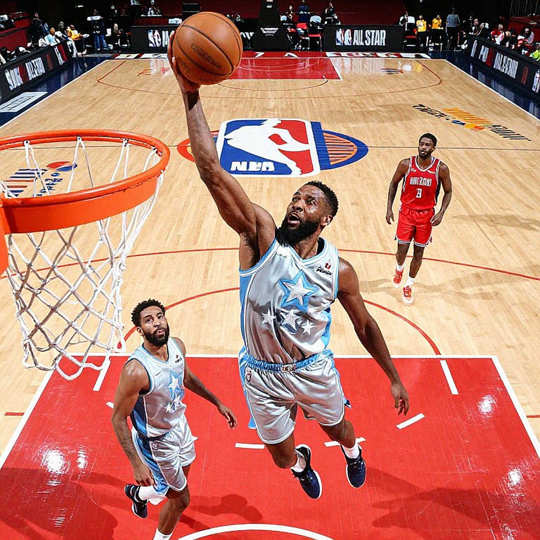 Kawhi về Toronto: Bản tình ca hay bản cáo trạng?