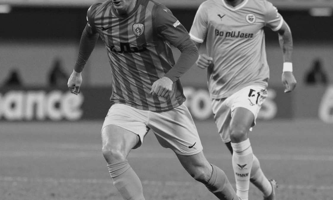 Ba trung vệ ở V.League: bước tiến chiến thuật hay tấm khiên danh tiếng của HLV?