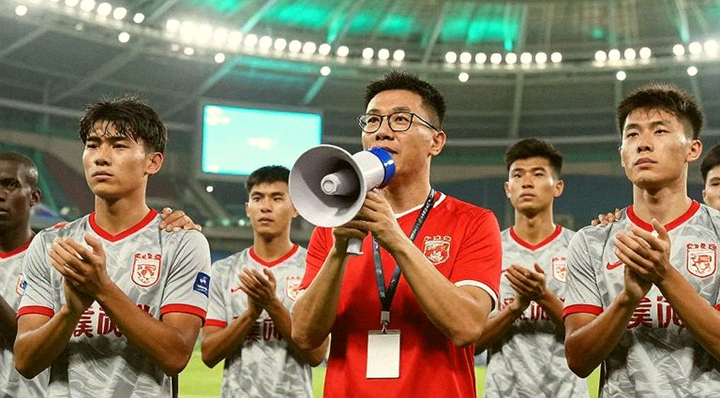 Saliba trở lại: Từ đạp xe đến chạy bộ, con đường phía sau ánh hào quang