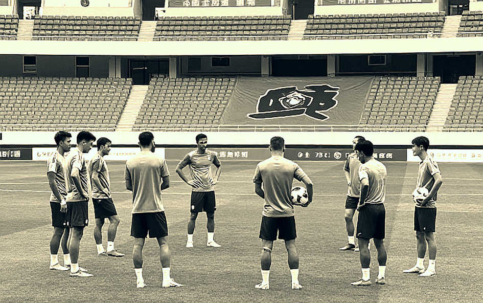 Tờ thông số 12 dòng ở Hàng Đẫy: V.League 2026 đang giả vờ hiểu trận đấu