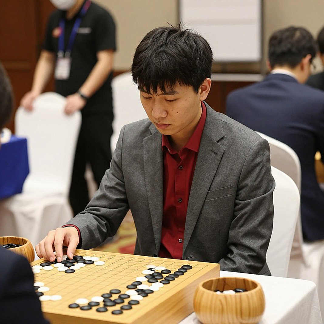 Giải Vô địch Cờ vua Mỹ: Woodward hạ Caruana, Lee nới rộng khoảng cách — và khoảng trống phía sau một dòng tiêu đề